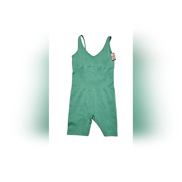 PINK Sleeveless Green Active Bodysuit. - Picture 2 of 4